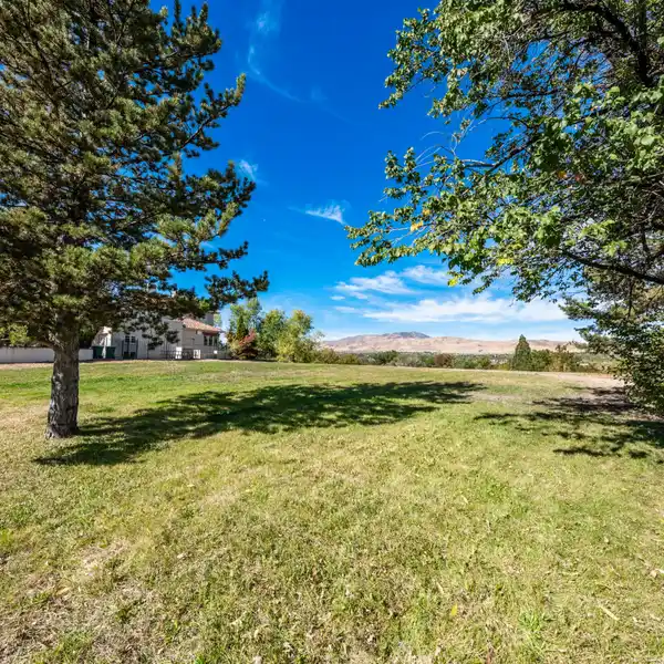 UNIQUE PARCEL ALONG THE TRUCKEE RIVER