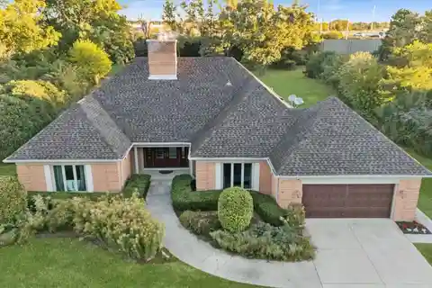 Custom Center Island Anchors Gourmet Chef’s Kitchen