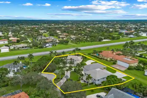 Exclusive Aviation Estate with Hangar and Luxury Amenities