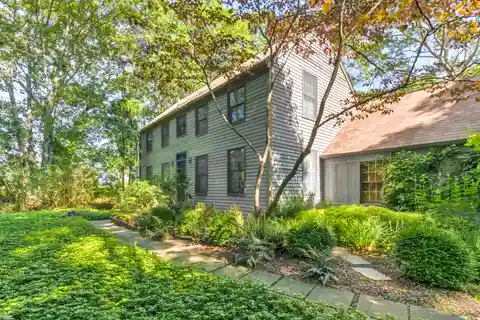 Beautiful Summer Home with  Lovely Gardens and Pool