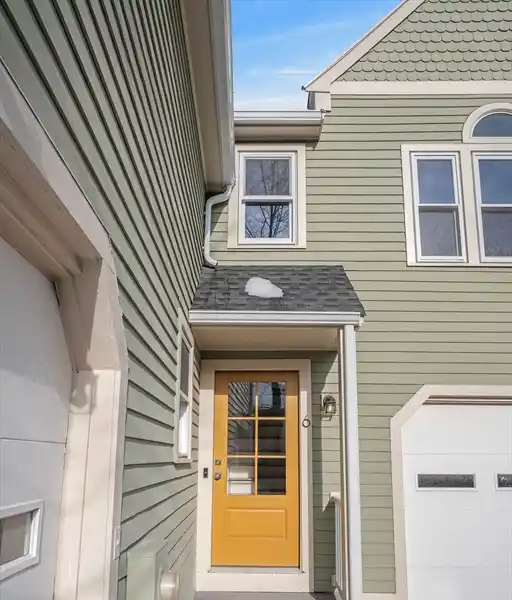 MODERN TOWNHOME LIVING WITHOUT COMPROMISE