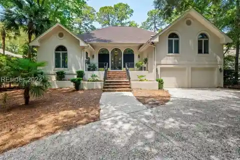 Gorgeous Meticulously Renovated Residence