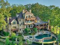 MAGNIFICENT PROPERTY ON THE SHORES OF LAKE BLUE RIDGE