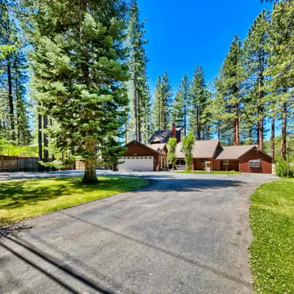 VINTAGE CHARM WITH MODERN AMENITIES