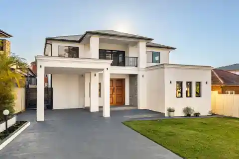 Statement Family Residence with a Versatile Layout