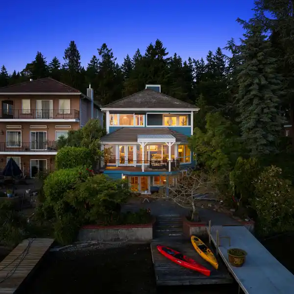 LAKE WASHINGTON WATERFRONT RESIDENCE IN AN ARBORETUM-LIKE SETTING