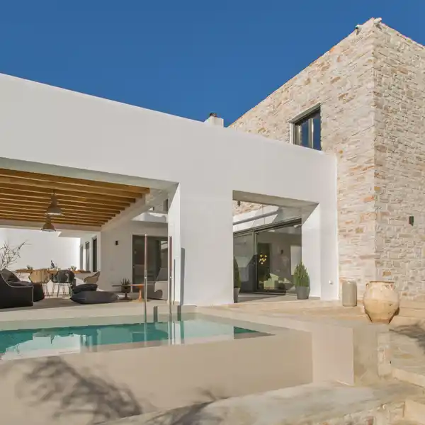 LUXURY VILLA FOR RENT IN PISO LIVADI