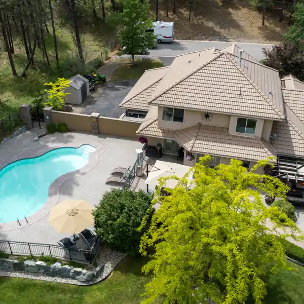 IMMACULATE FAMILY HOME ON 0.99-ACRE LOT