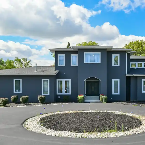 CUSTOM BUILT NEWER CONSTRUCTION