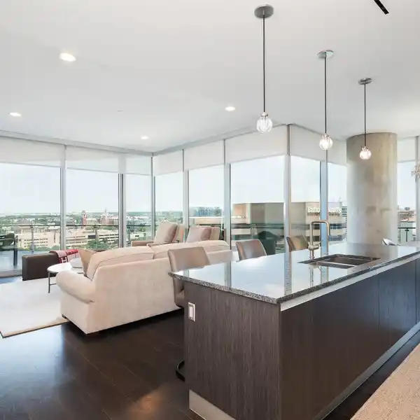 THE BEST OF MODERN HIGH-RISE LIVING