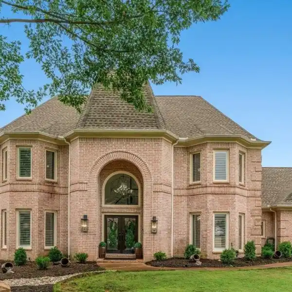 BEAUTIFULLY RENOVATED HOME IN PRESTIGIOUS RANDLE WOODS