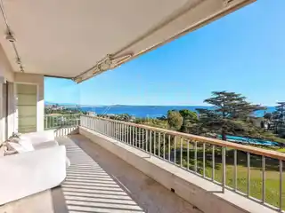 Fully Renovated Apartment in a High-End Building