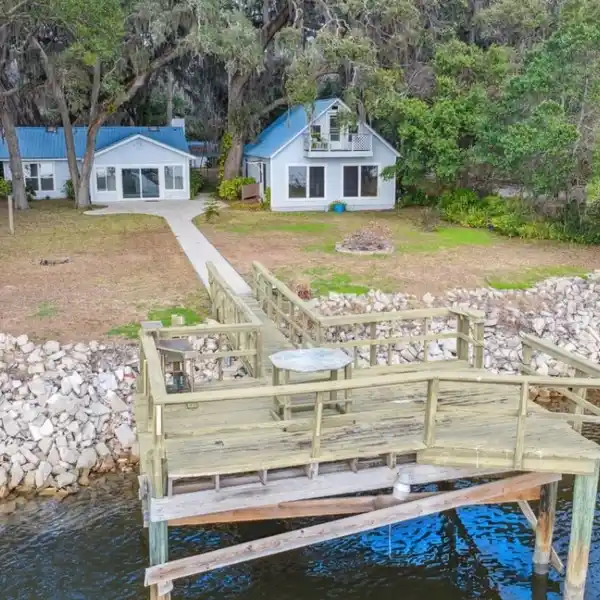 DEEPWATER RIVERFRONT RETREAT
