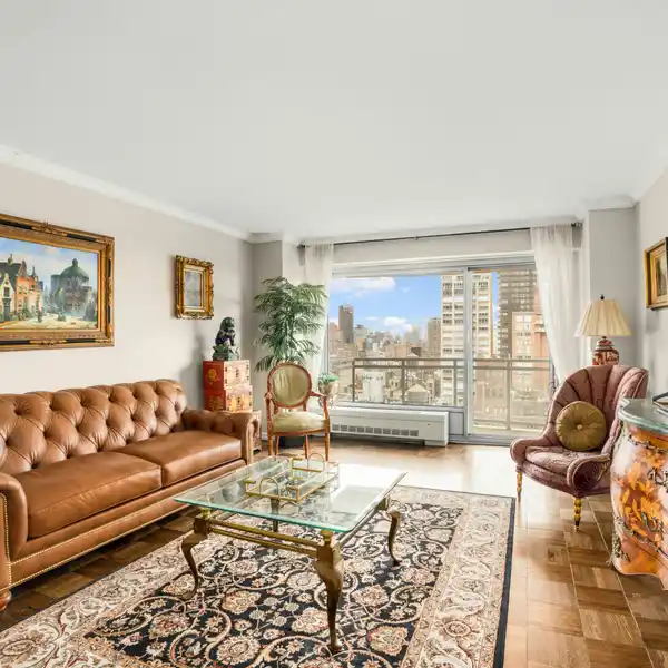 BRIGHT AND EXPANSIVE CORNER HOME