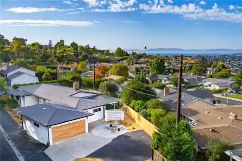 Private Estate with Sweeping Ocean and City Views