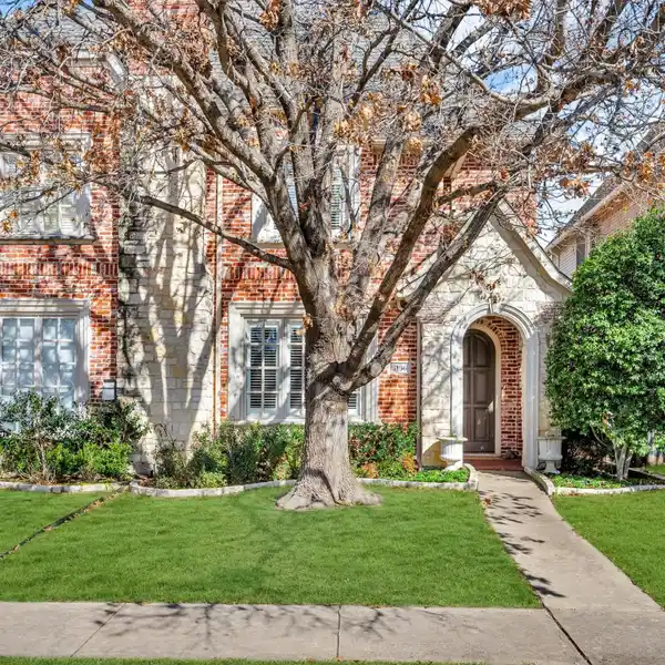 BEAUTIFUL UNIVERSITY PARK SINGLE-FAMILY ATTACHED HOME