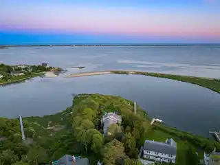 Unique Property on a Quiet Peninsula