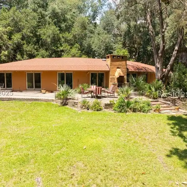 MAJESTIC LOWCOUNTRY LAND SURROUNDED BY WATER