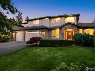 Spacious Light-Filled Home in the Apple Tree Community