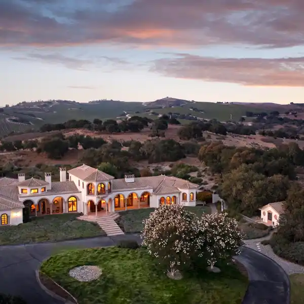 EXTRAVAGANT ESTATE EMBRACING TIMELESS ELEGANCE AND NATURE