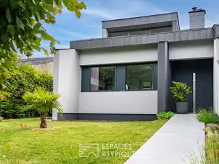 Contemporary Home in Sought-After La Chaine