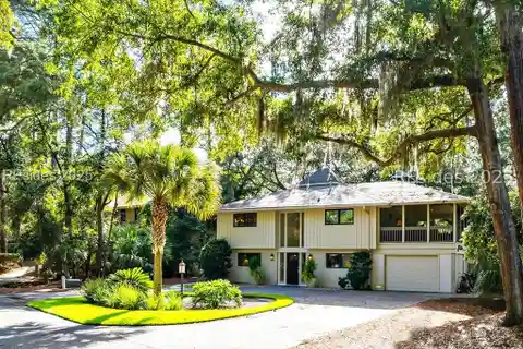 Charming Sea Pines Cottage Steps from the Beach