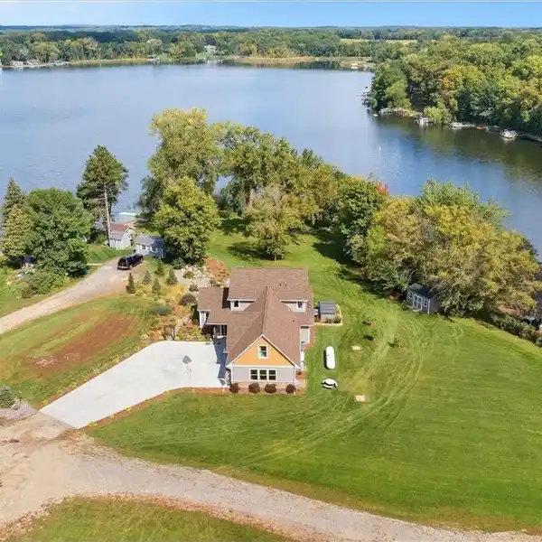 EXTRAORDINARY CUSTOM-BUILT LAKE HOME ON THE SHORES OF INDIAN LAKE