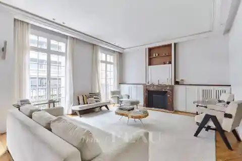 Sophisticated Flat Moments from Parc Monceau