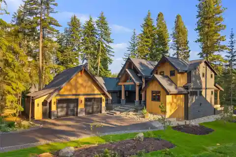 Luxury Custom Built Home in Suncadia