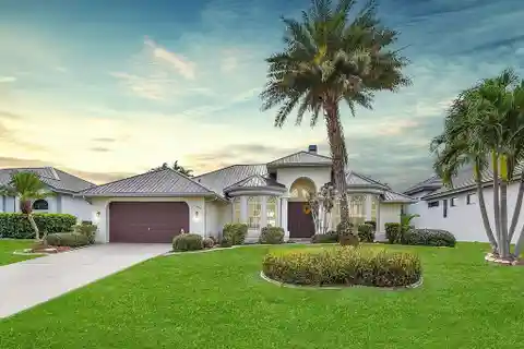 Meticulously Maintained Canal-front Home