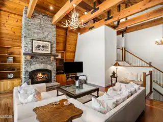 Mountain Home Blending Luxury and Comfort
