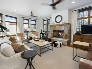 Private Townhome with Expansive Mountain Views
