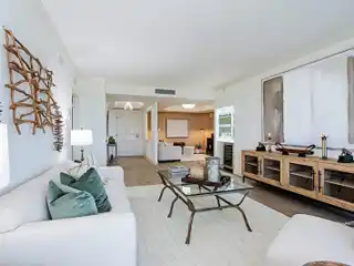 Bay Colony Pied-à-Terre with Sunset Estuary Views