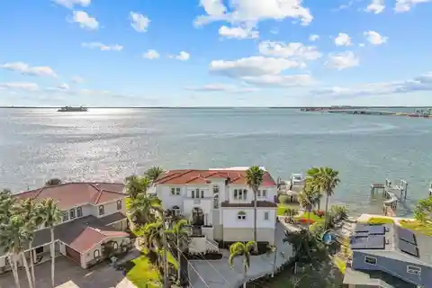Elegant Home with Expansive Gulf-front Views
