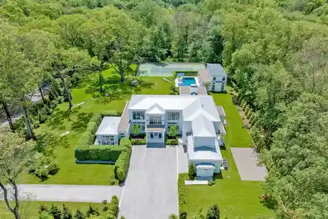 Ultra-Luxe Contemporary Estate on 5.5 Gated Acres