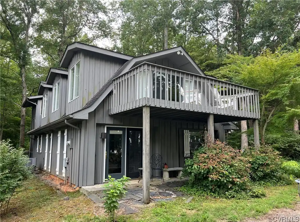 Waterfront Jewel with Unparalleled Privacy