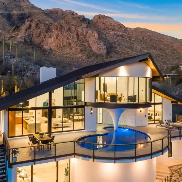 BESPOKE ESTATE WITH ICONIC DESIGN