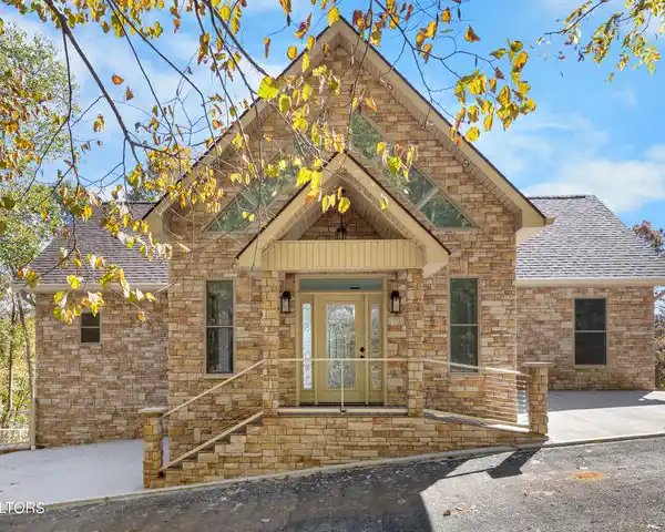 NORRIS LAKE NEW CONSTRUCTION LAKEFRONT PROPERTY