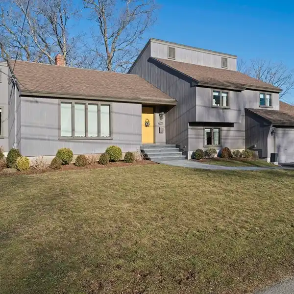 SPECTACULAR CUSTOM-BUILT BUILDER'S OWN HOME