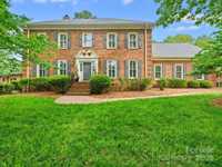 STATELY GEORGIAN HOME ON A QUIET CUL-DE-SAC
