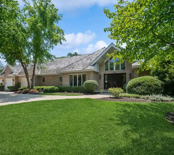 SPACIOUS AND SUN-FILLED RANCH HOME