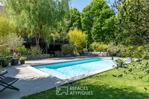 Charm and Comfort in a Green Setting