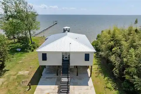 Coastal Luxury Living at Its Finest