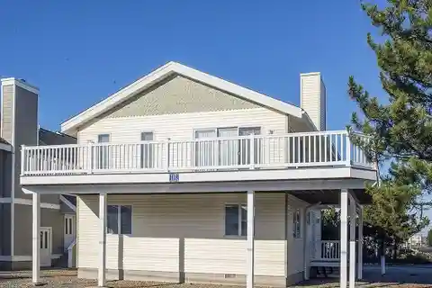 Vintage Home Steps to Quiet Beach