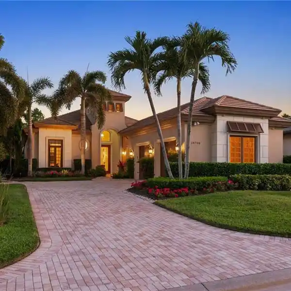 CLASSIC ARCHITECTURE MEETS MODERN SOPHISTICATION