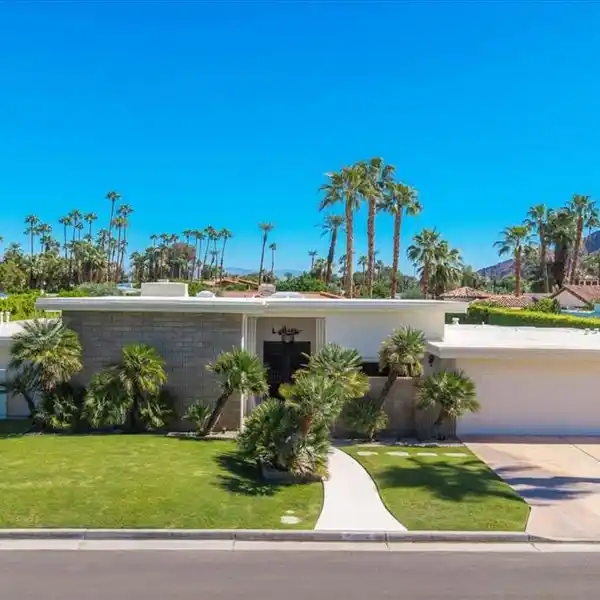 PRIVATE DESERT SANCTUARY WITH STUNNING MOUNTAIN VISTAS