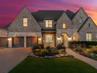 Exquisite Estate in Whitley Place