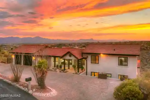 Stunning Sin Vacas Home with Beautiful Mountain and City Views