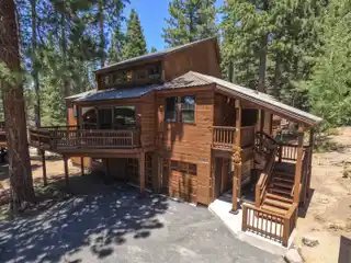 Spacious Tahoe Donner Getaway Backing to Greenbelt