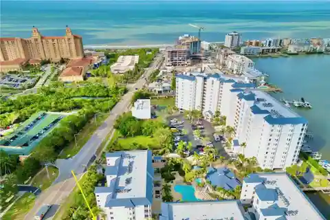Highly Sought-after Regatta End Unit
